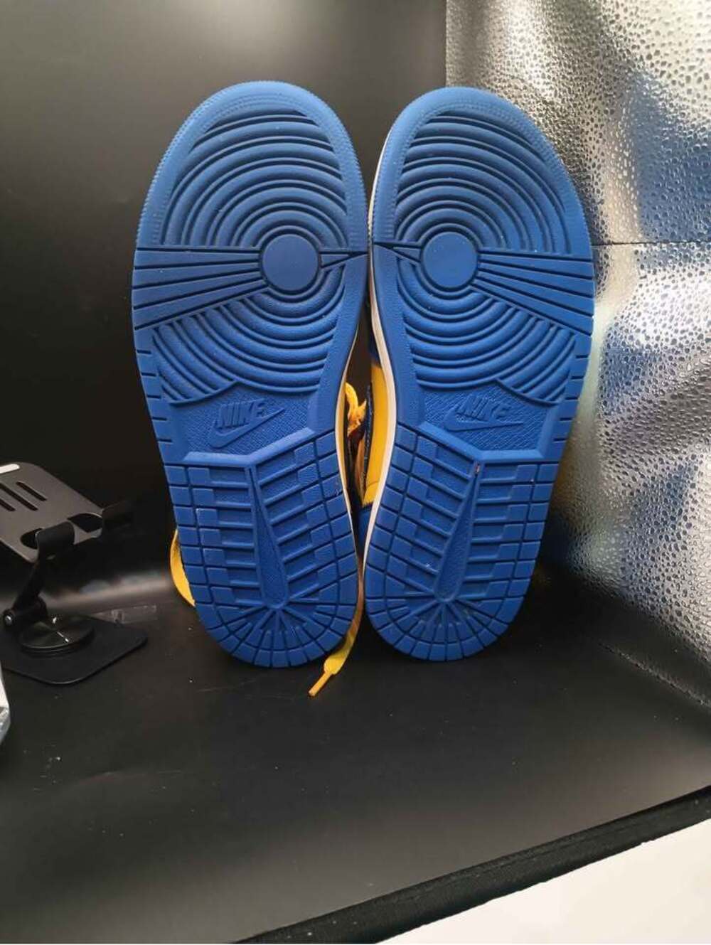 Air Jordan 1 Retro High OG 'Reverse Laney' - Picture 5 of 7